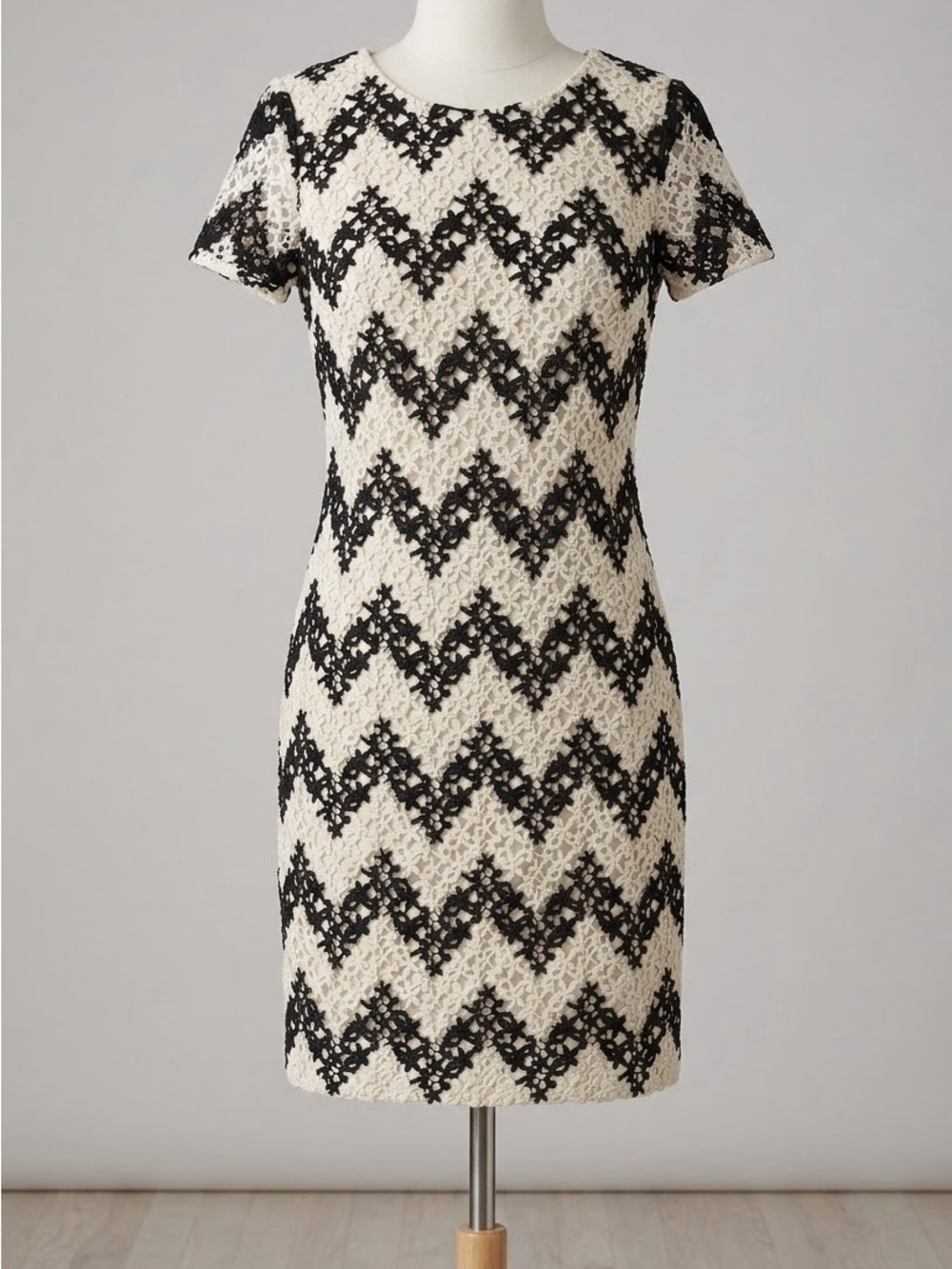 Talbots Women’s 2P Petite Shift Dress Black Ivory Chevron Lace Round Neck Lined